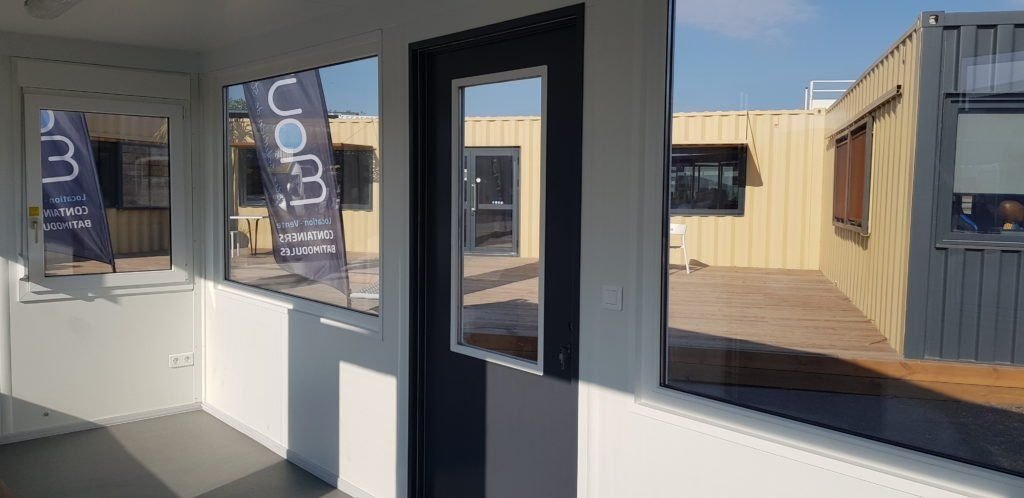 20210419_093034-1024x498-1.jpg BATIMODULE 20 stóp Biuro z częściowo przeszklonymi ścianami (4 strony) - obrazek 4