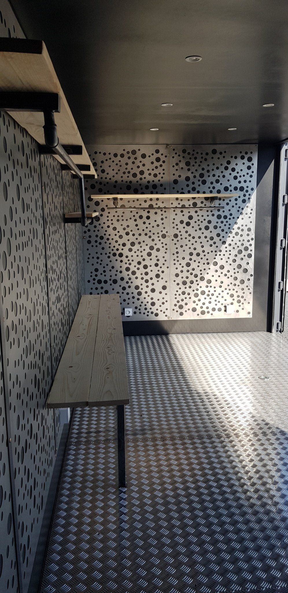 20211020_135007-996x2048-1.jpg KONTEJNER MORSKI, 20 STÓP OTWARTY BOK SUCHY „SHOP-BOX” - obrazek 5