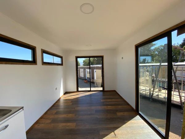 20220222202200-345600-grande_1.jpg MODUŁOWA CHATA Z DRZEWA ORZECHOWEGO 18 M² - obrazek 2