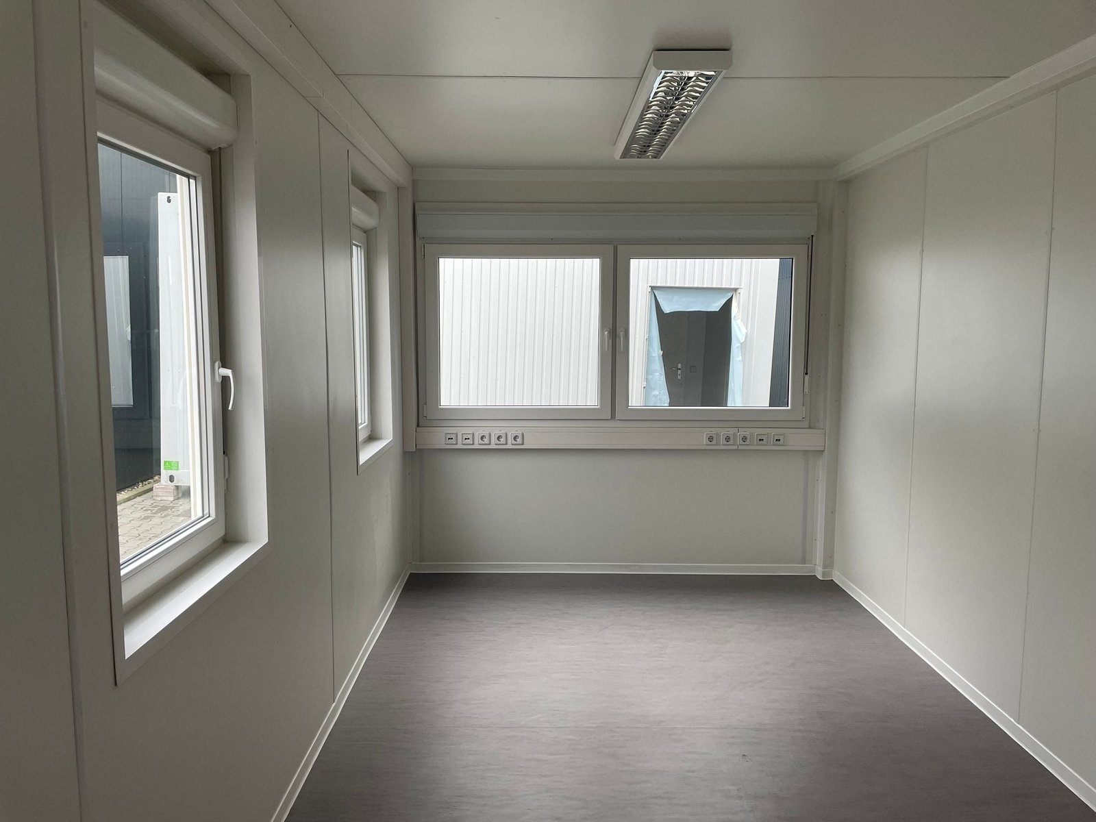 Buerocontainer-3m-neu-4_1.jpg KONTENER BIUROWY 6X3 - obrazek 4