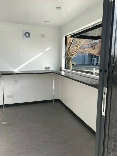 IMG-20230930-WA0038.jpg Kontener transportowy o wymiarach 10 stóp x 8 stóp na jedzenie/bar szybkiej obsługi/kawiarnię – Birmingham - obrazek 7