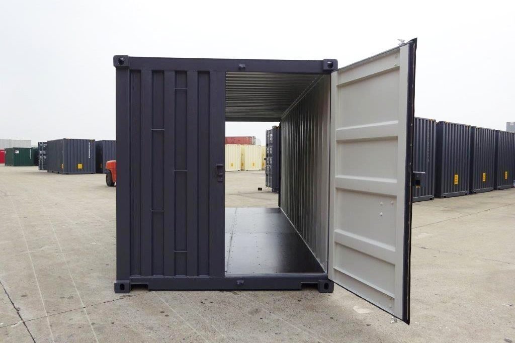 front-access-shipping-container-3.jpg NOWY 20-STOPOWY KONTENER Z TRZEMA DRZWIAMI - obrazek 7
