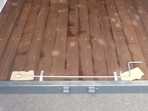 rn-image_picker_lib_temp_2ce8ac4f-3b1d-4102-beb6-3f0127472a99.jpg KONTENER 15-STOPOWY Z INSTALACJĄ ELEKTRYCZNĄ, KRATKAMI WENTYLACYJNYMI I BLOKADĄ KLUCZA - obrazek 8